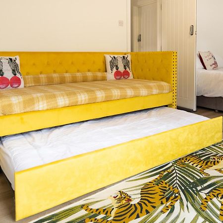 James' Place @ Pontmorlais Мърдър Титфил Екстериор снимка