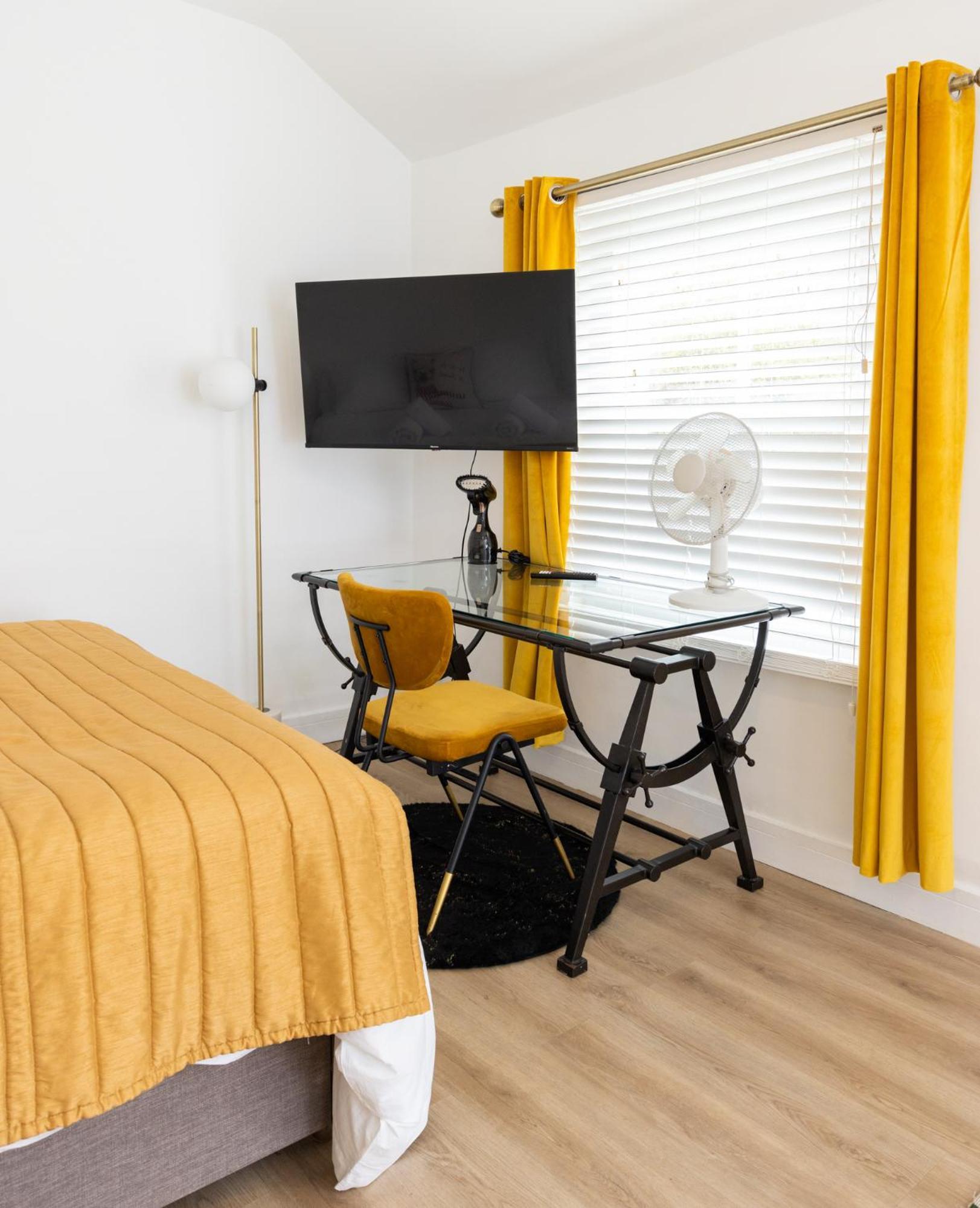 James' Place @ Pontmorlais Мърдър Титфил Екстериор снимка