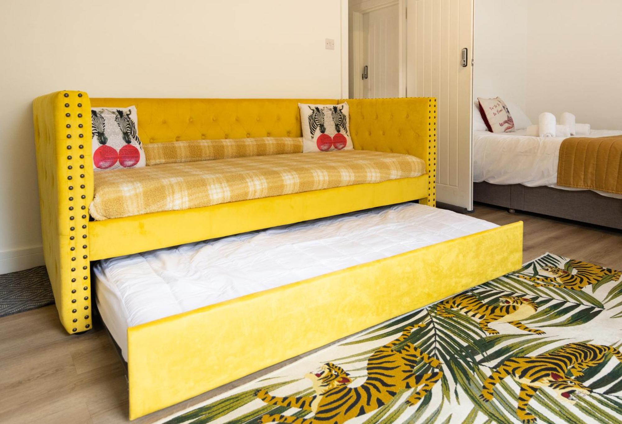 James' Place @ Pontmorlais Мърдър Титфил Екстериор снимка